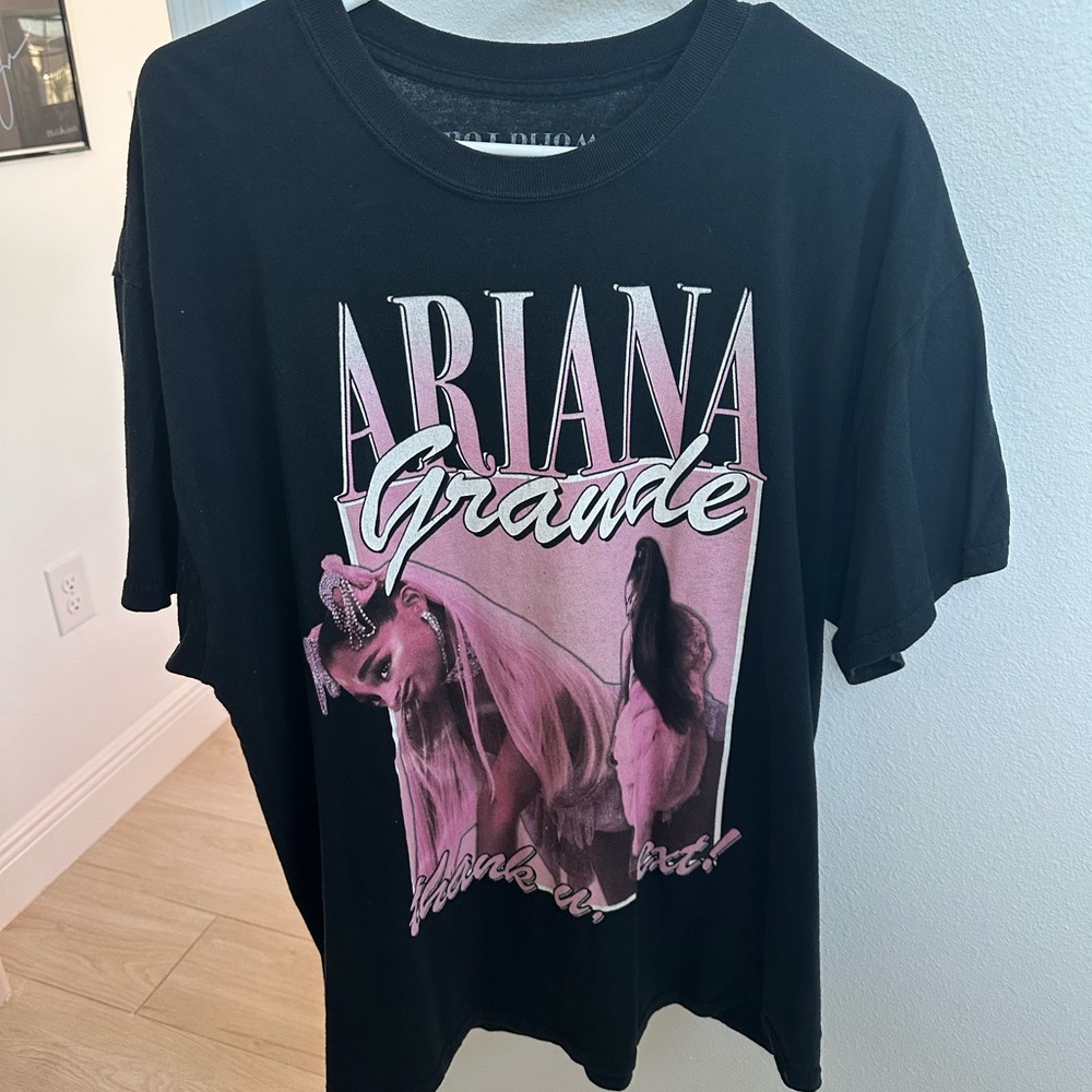 Ariana Grande T-shirt